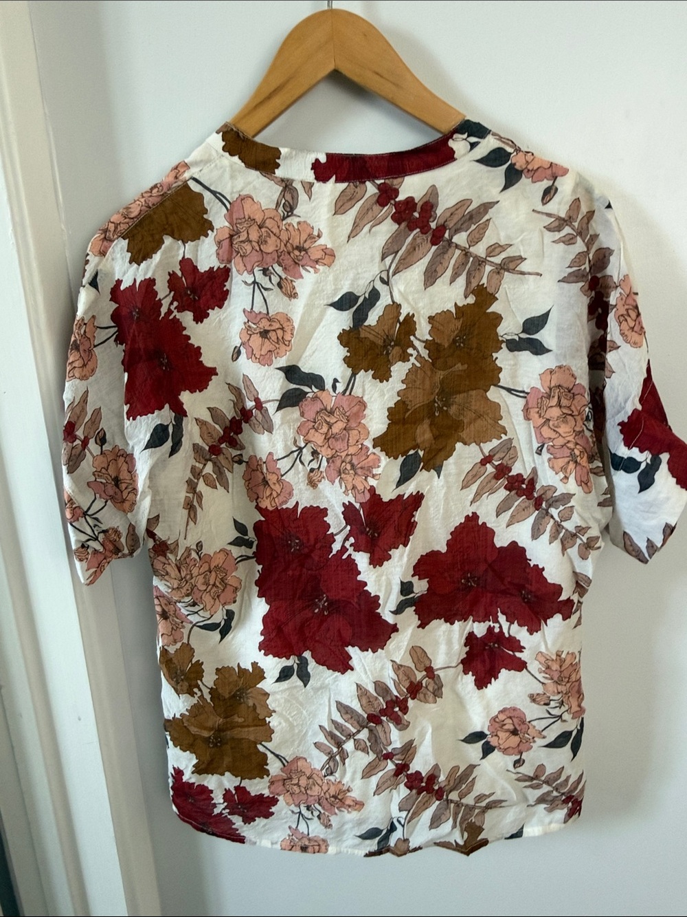 Women's White Floral Button-Up Top with Red & Brown Blooms - Picture 7 of 7